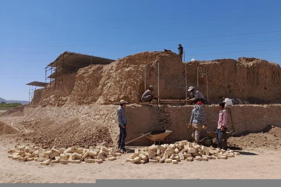 پایان مرمت بقایای معماری ساختمان خشتی خزانه محوطه باستانی ریوی